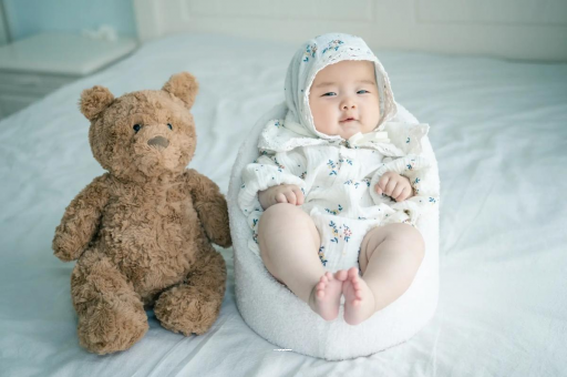 潮州宝宝吃不饱母乳的症状